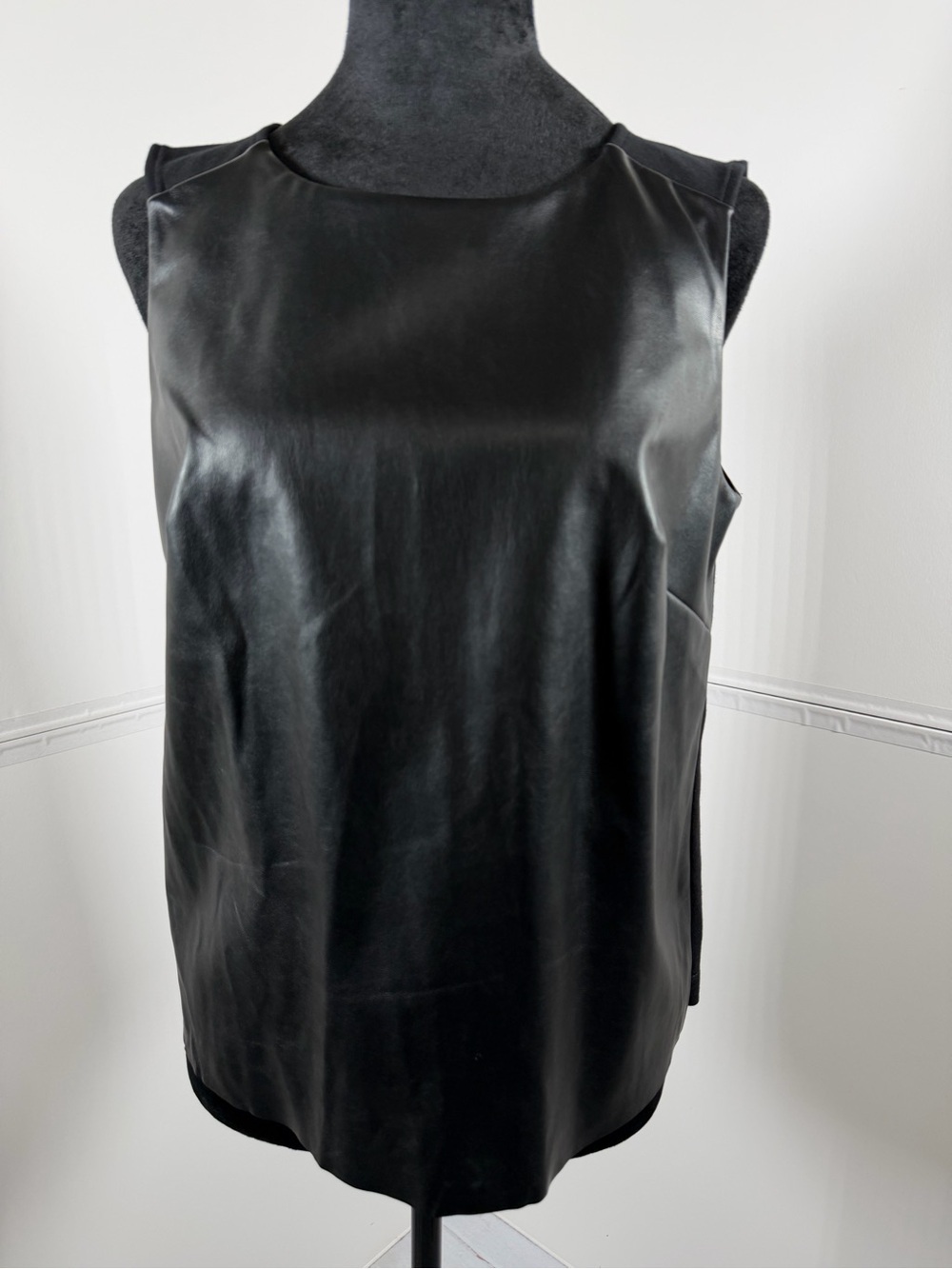 The Limited Faux Leather Front Sleeveless Shell Top Black Size Small